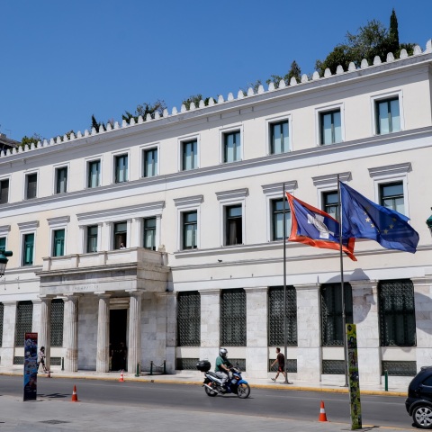 Μειώνονται κατά 5% από τον Ιανουάριο τα δημοτικά τέλη των νοικοκυριών και των επιχειρήσεων του Δήμου της Αθήνας - Η εισήγηση του Κώστα Μπακογιάννη.