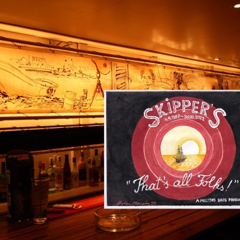 «Skipper's Yacht 'n Roll Bar»:  Tο εμβληματικό καφέ - μπαρ της Μαρίνας Αλίμου έκλεισε οριστικά - Ο αποχαιρετισμός και οι αναμνήσεις όσων το έζησαν. 