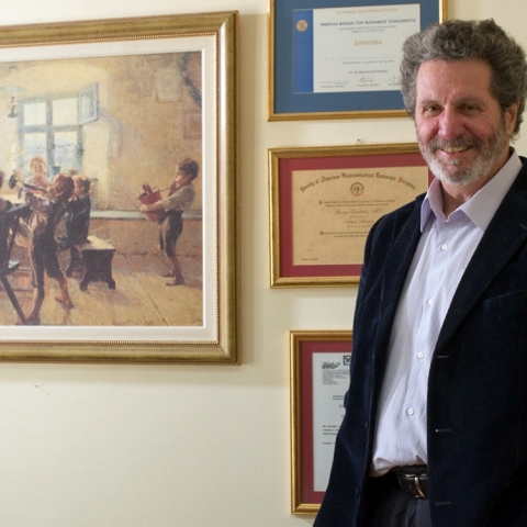 Ο καρδιολόγος, συνθέτης και συγγραφέας Θανάσης Δρίτσας συζητά με τον Γιώργο Σάμπαλη, χειρουργό, μουσικό κι ερμηνευτή, με αφορμή την κυκλοφορία «Αυτός ο κόσμος ο μικρός…ο Μέγας»