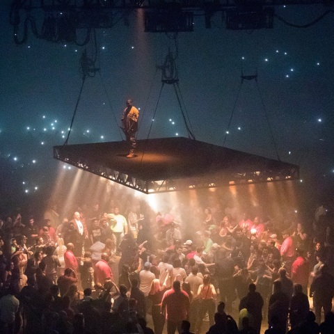 Kanye West: Οι καμπάνιες των fans του ράπερ για να γίνει ξανά δισεκατομμυριούχος, οι ακυρώσεις συμβολαίων από μεγάλα brands μετά τα αντισημιτικά σχόλια του ράπερ και το αβέβαιο μέλλον του.