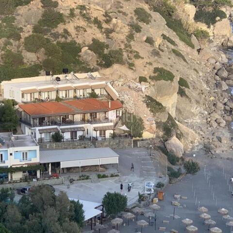 Πτώση βράχου σε κατάλυμα στην Ιεράπετρα