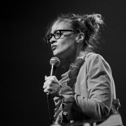 Η Fiona Apple ζητά από τα δικαστήρια των ΗΠΑ να λογοδοτήσουν