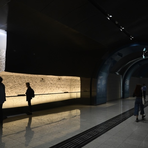 Εκθέματα στον σταθμό του μετρό «Δημοτικό Θέατρο»