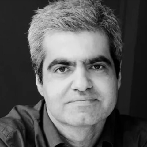 Ο συγγραφέας Βασίλης Παπαθεοδώρου