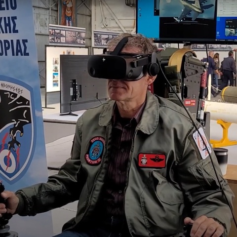 Εξομοιωτής πτήσης δίνει την ευκαιρία στους πολίτες της Λάρισας να δοκιμάσουν την εμπειρία των αιθέρων στην 110 Πτέρυγα Μάχης.