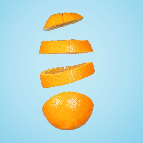 Το viral video στο TikTok για τον πιο εύκολο τρόπο να ξεφλουδιστεί ένα πορτοκάλι.