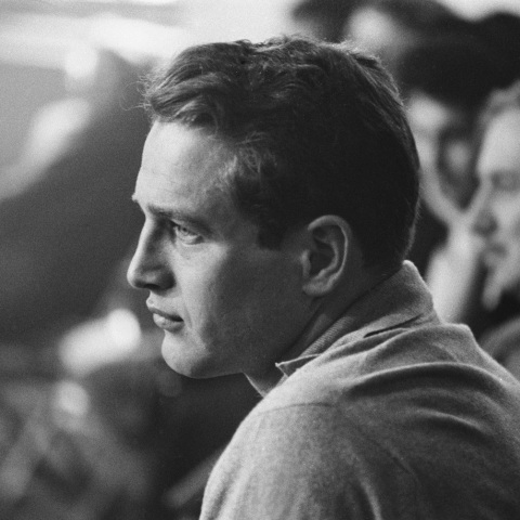 Τι αποκαλύπτει για τον Πολ Νιούμαν η νέα βιογραφία «Paul Newman: The Extraordinary Life of an Ordinary Man»: Οι αποφάσεις του σταρ του Χόλιγουντ, ο έρωτάς του με την Joanne Woodward, η φιλανθρωπική του δράση.