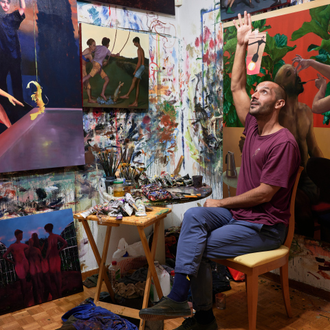 Ο ζωγράφος Θοδωρής Μπαργιώτας στο εργαστήριό του