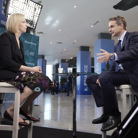 Την απόφασή του να απαγορεύσει την χρήση συστημάτων παρακολούθησης στην Ελλάδα ανακοίνωσε σε συνέντευξή του στο Bloomberg ο πρωθυπουργός Κυριάκος Μητσοτάκης. 