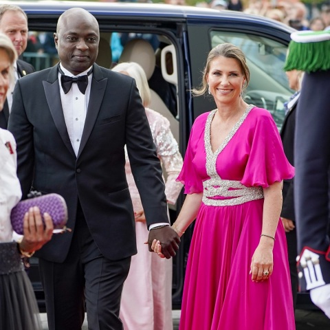 Παραιτήθηκε από τα καθήκοντά της η πριγκίπισσα της Νορβηγίας, Μάρθα Λουίζ  Η 51χρονη γαλαζοαίματη θα συνεργαστεί με τον σαμάνο αρραβωνιαστικό της.