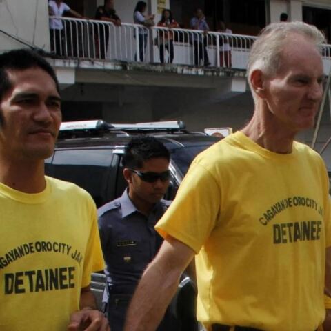 aystralos-paidofilos