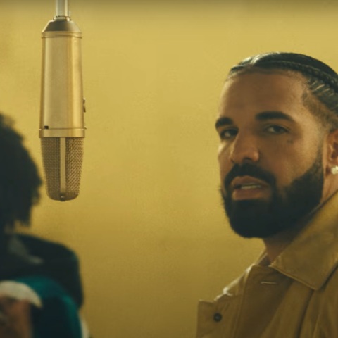 «Πόλεμος» ανάμεσα στη ραπ και τον εκδοτικό χώρο - Η Vogue ζητά αποζημίωση 4.000.000 δολαρίων από τους Drake και 21 Savage για πλαστό εξώφυλλο.