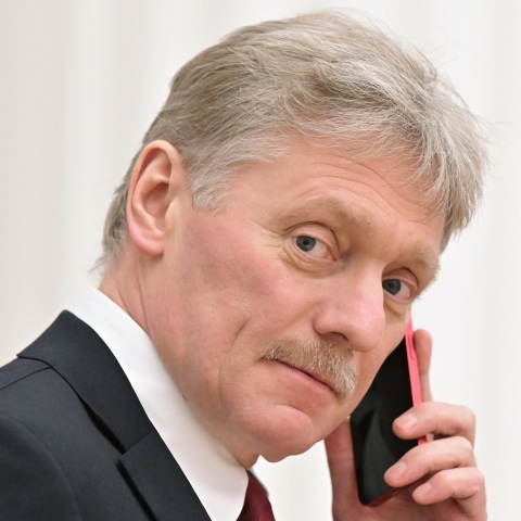 Ρωσία - Πεσκόφ: Οι ενδιάμεσες εκλογές δεν θα αλλάξουν τις σχέσεις του Κρεμλίνου  με τις ΗΠΑ, «θα συνεχίσουν να είναι κακές», διεμήνυσε ο εκπρόσωπος του Πούτιν.