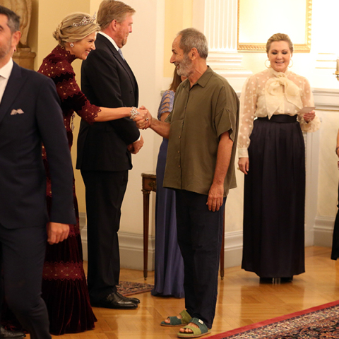 Ο Βασιλιάς της Ολλανδίας Willem-Alexander και η Βασίλισσα Maxima υποδέχονται τον Πολ Ευμορφίδη της COCO-MAT, στο επίσημο δείπνο στο Προεδρικό Μέγαρο