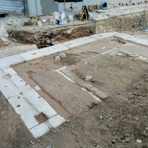 απο_την_ανασκαφικη_ερευνα_στην_πλατεια_θεατρου