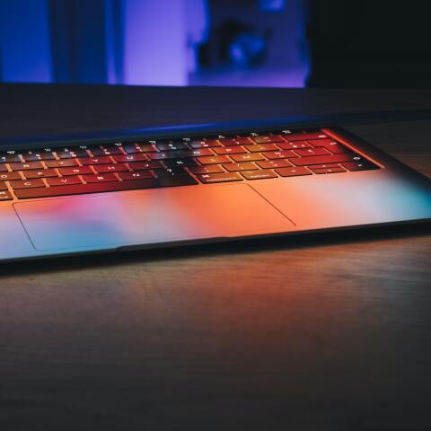 Ανοιχτό λάπτοπ 