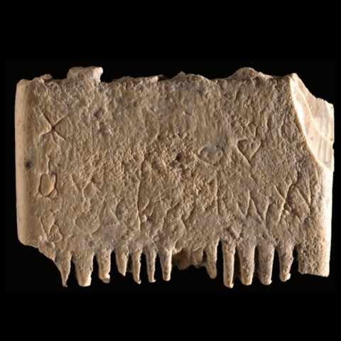 Ιστορικό ορόσημο: Η παλαιότερη γραπτή πρόταση βρέθηκε σε μια χτένα από ελεφαντόδοντο - Χρονολογείται περίπου στο 1700 π.Χ.