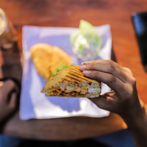 Δίδυμο διαρρηκτών έχει φέρει αναστάτωση στον Δρυμό Θεσσαλονίκης - Το θράσος τους είναι τέτοιο που έφτιαξαν σάντουιτς την ώρα της ληστείας.