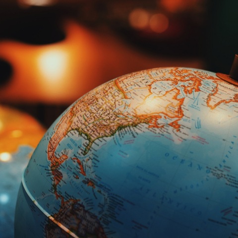 Κέντρο Ερευνητικών Προοδευτικής Πολιτικής: Ομιλητές από τον πολιτικό και ακαδημαϊκό χώρο ανέλυσαν τους κινδύνους του κλονισμού πολιτικής και δημοκρατίας.