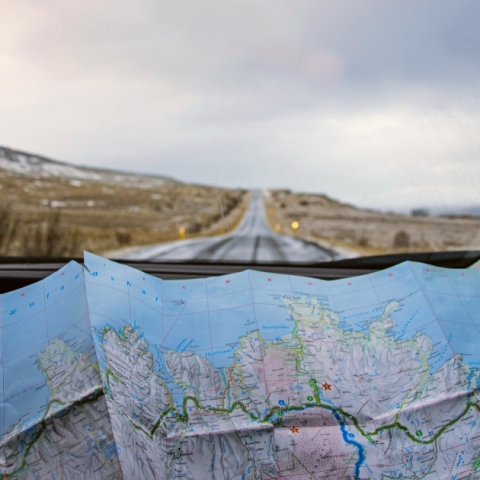 χάρτης και αυτοκίνητο