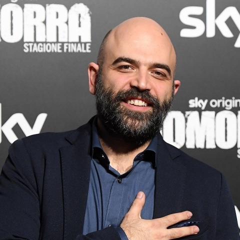 Στο στόχαστρο της Ιταλίδας πρωθυπουργού Τζόρτζια Μελόνι ο συγγραφέας του «Γόμορρα», Ρομπέρτο Σαβιάνο - Θα δικαστεί για συκοφαντική δυσφήμιση.