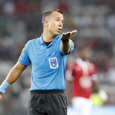 Πέθανε ο εν ενεργεία διαιτητής, Γιοάν Αμέλ - Υπέστη εγκεφαλικό την ώρα της προπόνησης