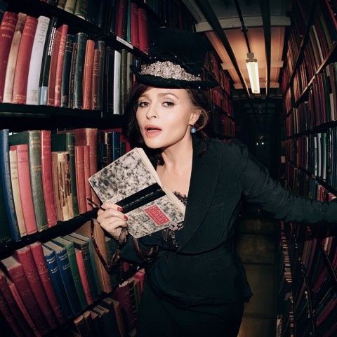 Νέα πρόεδρος της Βιβλιοθήκης του Λονδίνου η Έλενα Μπόναμ Κάρτερ - Η διάσημη Αγγλίδα ηθοποιός γίνεται η πρώτη γυναίκα που αναλαμβάνει το αξίωμα.