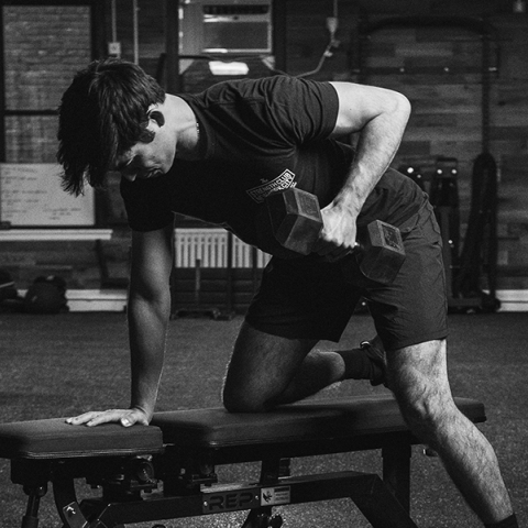 Άντρας που κάνει γυμναστική