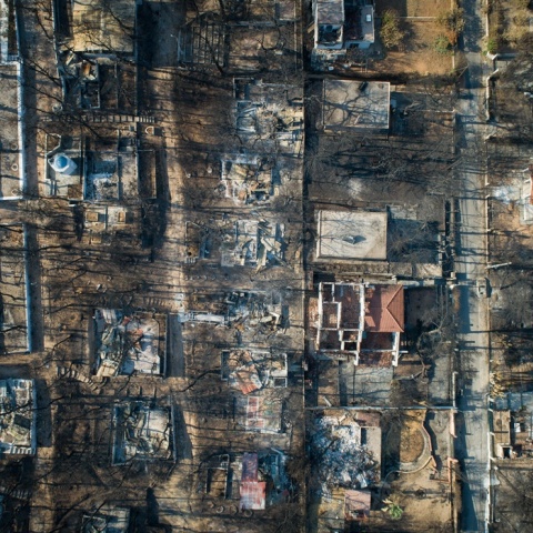 Καμένα σπίτια μετά τη φωτιά στο Μάτι