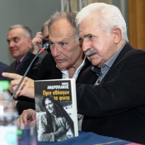 Παρουσίαση του βιβλίου του Μίμη Ανδρουλάκη "Πριν σβήσουν τα φώτα" στο Δημοτικό Θέατρο Πειραιά