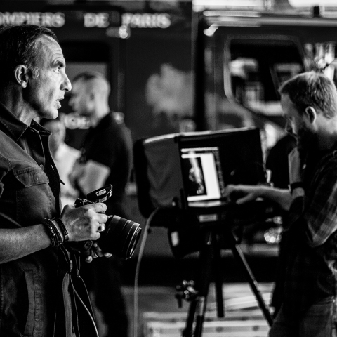 Ο Νίκος Αλιάγας φωτογραφίζει τους Γάλλους πυροσβέστες στο κέντρο διάσωσης Rousseau για το ημερολόγιο του 2023.