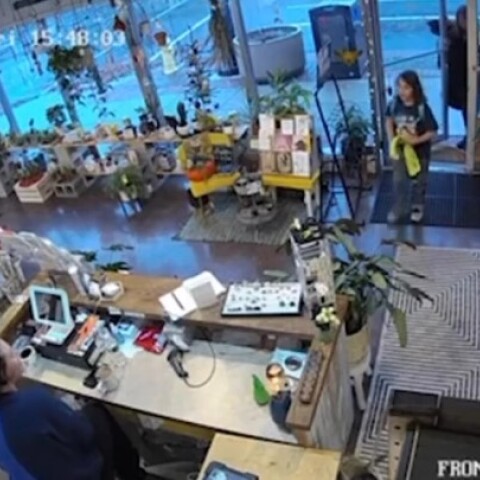 Ο 10χρονος Σάμι ζήτησε βοήθεια από εργαζόμενη σε κατάστημα 