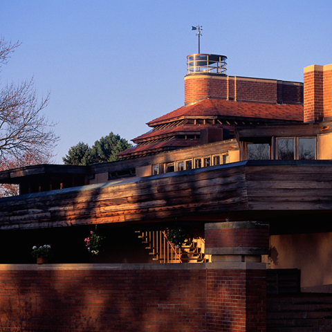 Η περιβόητη «λανθασμένη» στέγη του Frank Lloyd Wright στο Wingspread. Ο Αμερικανός αρχιτέκτονας είχε εμπνευσθεί από την οικοδομική των Ινδιάνων © Farrell Grehan/CORBIS/Corbis via Getty Images