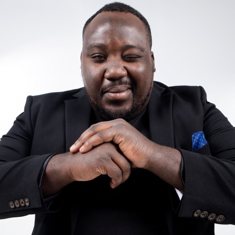 Ο τραγουδιστής, μουσικός παραγωγός και ηθοποιός Jerome Kaluta απαντά σε 33 ερωτήσεις για την Αθήνα.