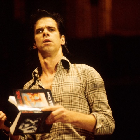 Το πλήρες στιχουργικό έργο του Nick Cave κυκλοφορεί σε ένα νέο βιβλίο - Η ποιητική πλευρά του μουσικού και η ζωή του μέσα από την ερμηνεία των στίχων του.