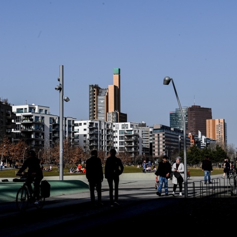 Πολίτες περπατούν σε δρόμο της Γερμανίας