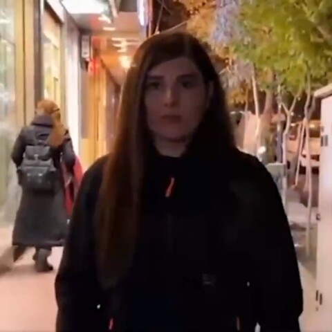 Η ιρανή ηθοποιός Χενγκαμέχ Γαζιάνι χωρίς μαντίλα