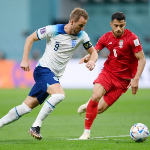 Η Αγγλία ήταν καταιγιστική και δεν λυπήθηκε το Ιράν, το οποίο και σκόρπισε με το επιβλητικό 6-2 στην πρεμιέρα της.