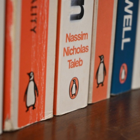 Στο κενό η συμφωνία συγχώνευσης των εκδοτικών οίκων Penguin Random House και Simon & Schuster, αξίας 2,2 δισ. - Οι ενστάσεις για τις αμοιβές των συγγραφέων.