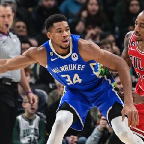 Ο Γιάννης Αντετοκούνμπο με τον Ντεμάρ Ντερόζαν