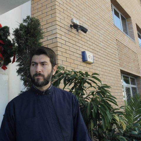 Κιβωτός του Κόσμου: Ο αδελφός του πατέρα Αντώνιου σπάει τη σιωπή του - Τι δηλώνει από τη Χίο ο πατέρας Διονύσιος για τη βροχή των καταγγελιών.