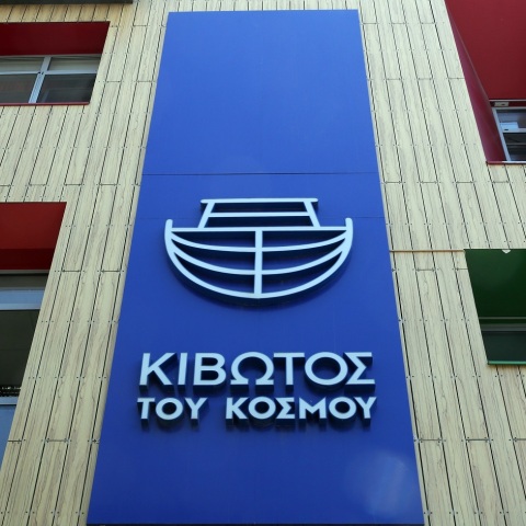 Οι καταγγελίες για την Κιβωτό του Κόσμου, η υποκριτική στροφή των δημοσιογράφων και η σιωπή στα μέσα κοινωνικής δικτύωσης.