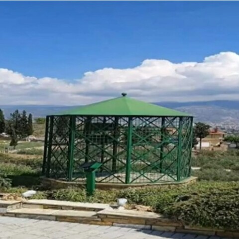 Το πράσινο κλουβί όπου τιμωρούσαν τα παιδιά στις εγκαταστάσεις της Κιβωτού του Κόσμου στον Βόλο 