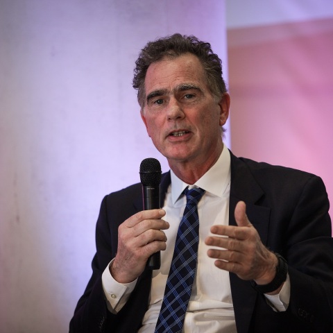 «Παράδειγμα έξυπνης οικονομικής πολιτικής» χαρακτηρίζει σε άρθρο του ο Νίκος Παπανδρέου το Καλάθι του νοικοκυριού - H ανάλυση με αγοραστικούς όρους.