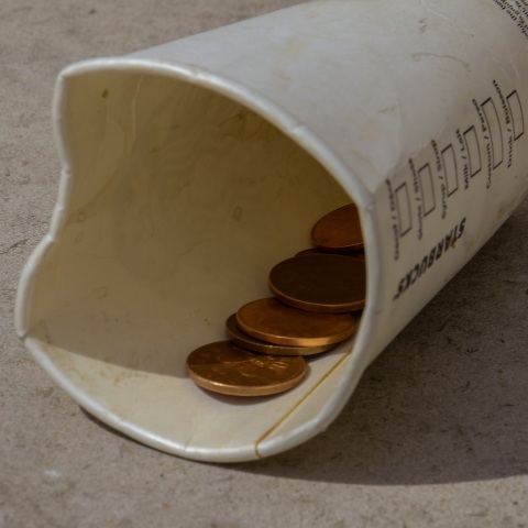 Θεσσαλονίκη: Εξανάγκαζαν 34χρονη έγκυο να επαιτεί καθημερινά σε κεντρικούς δρόμους - Δύο συλλήψεις από τη ΕΛ.ΑΣ. για εμπορία ανθρώπων.