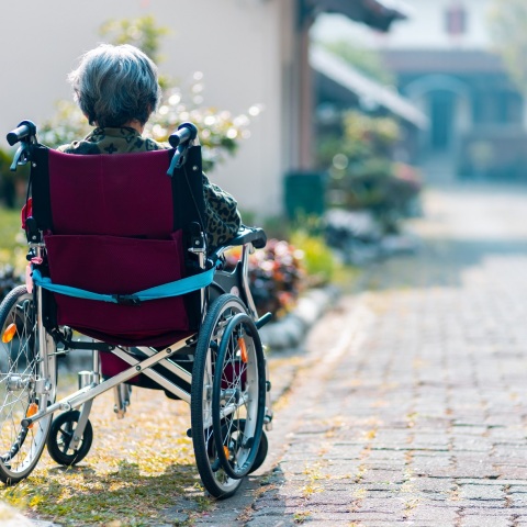 Συνεχίζονται οι αποκαλύψεις για τη δομή ΑμεΑ που λειτουργούσε στη Θεσσαλονίκη - Καταγγέλλεται πως έφτασε στο σημείο ακόμη και να αποκρύψει θανάτους παιδιών.