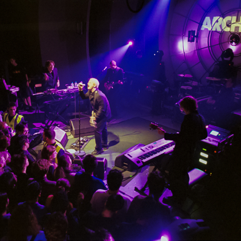 Η πρώτη συναυλία των Archive στην Ελλάδα, τον Νοέμβριο του 2002, στην Αθήνα, μέσα από σπάνιες φωτογραφίες του Χρήστου Κισατζεκιάν.