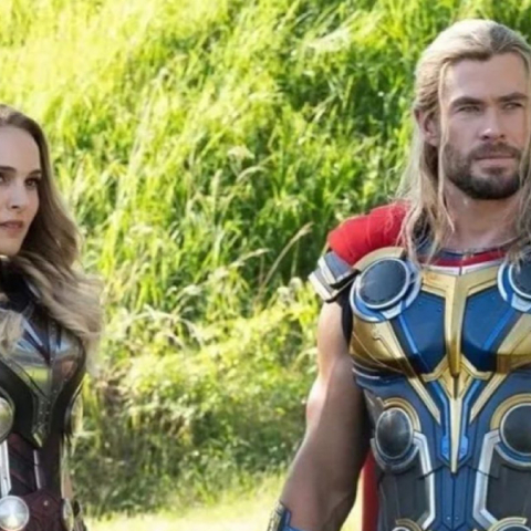 Νάταλι Πόρτμαν και Κρις Χέμσγουορθ στην ταινία Thor: Love and Thunder