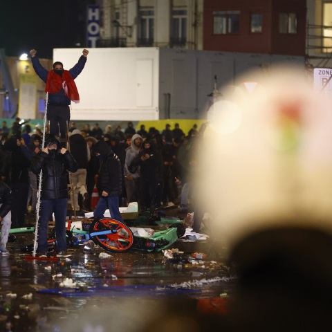Σκηνές βίας εκτυλίχθηκαν στις Βρυξέλλες μετά τη νίκη της εθνικής ομάδας του Μαρόκου εναντίον του Βελγίου στο Παγκόσμιο Κύπελλο του Κατάρ.