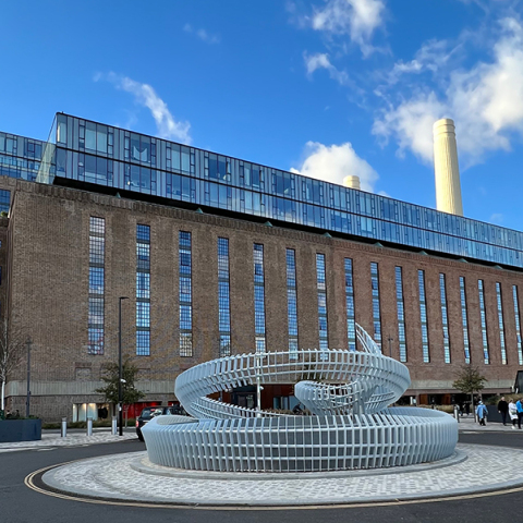 Μετά από 40 χρόνια λειτουργεί και πάλι το εμβληματικό Battersea Power Station στην νότια όχθη του Τάμεση